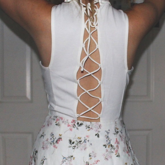 White lace up back bodysuit - Picture 1 of 3